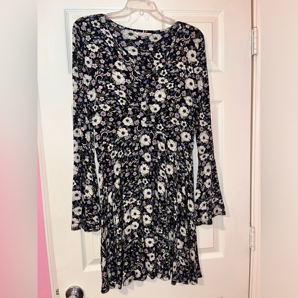 American Eagle Women's Soft and Sexy Bell Sleeve Black floral Swing Dress Size S - Picture 1 of 7